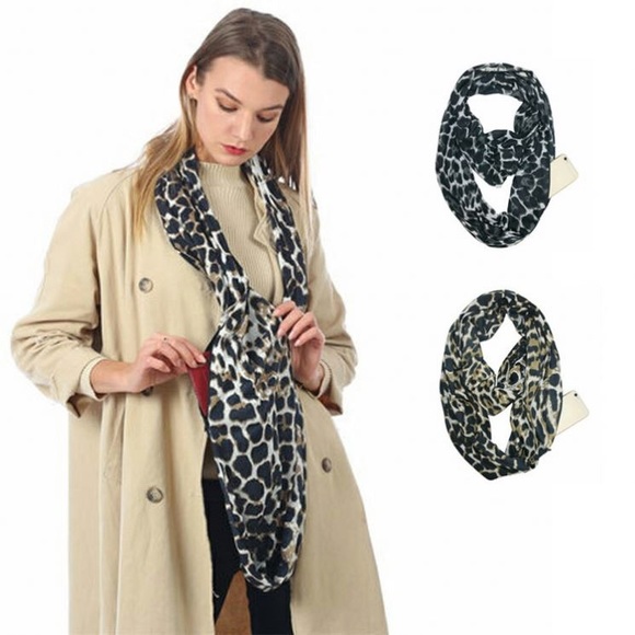 ✨Leopard print travel infinity scarf with zipper - Picture 3 of 4